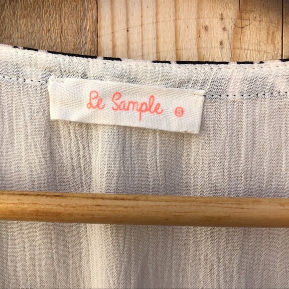 Short Sleeve Sheer V-Neck Tunic NWT Women’s Size Small - Picture 3 of 6